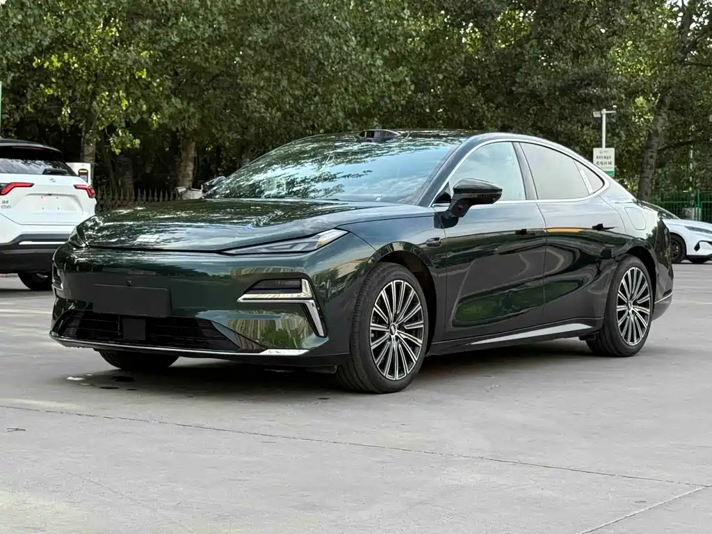 Geely Galaxy Starshine 8 2026 — фото 1
