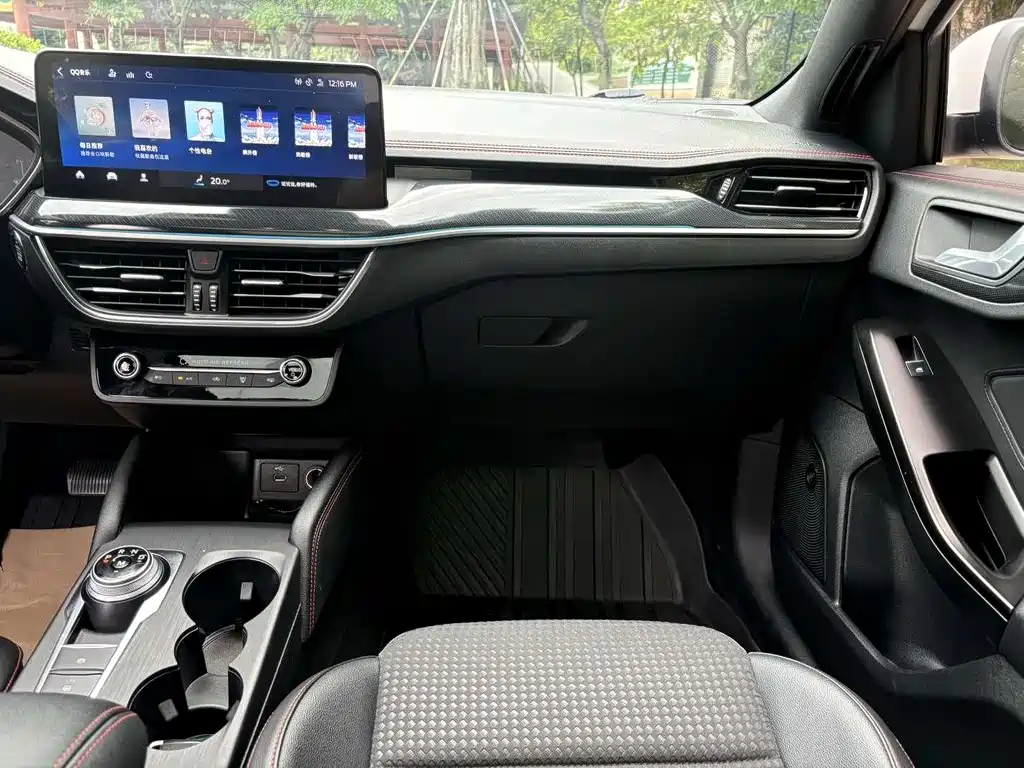 Ford Focus 2022 — фото 12