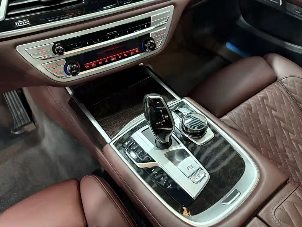 BMW 7 Series 2021 — фото 20