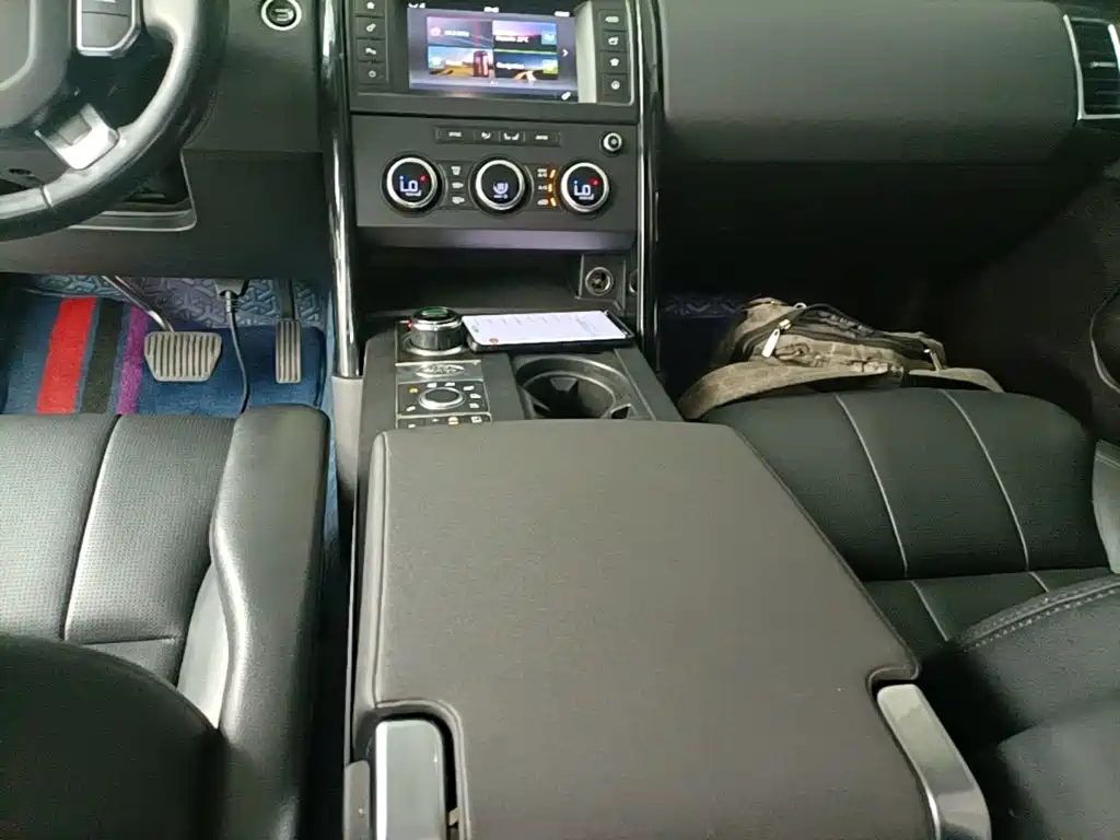 Land Rover Discovery 2017 — фото 14