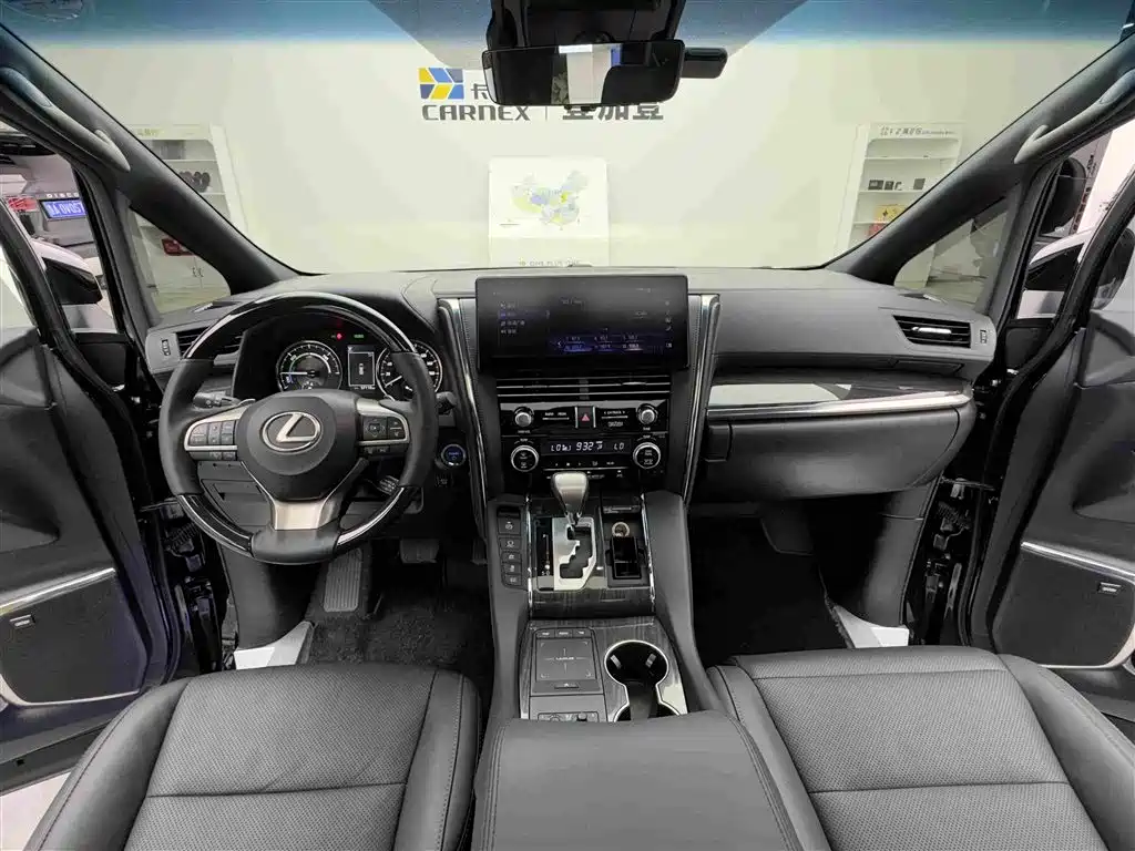 Lexus LM 2023 — фото 11