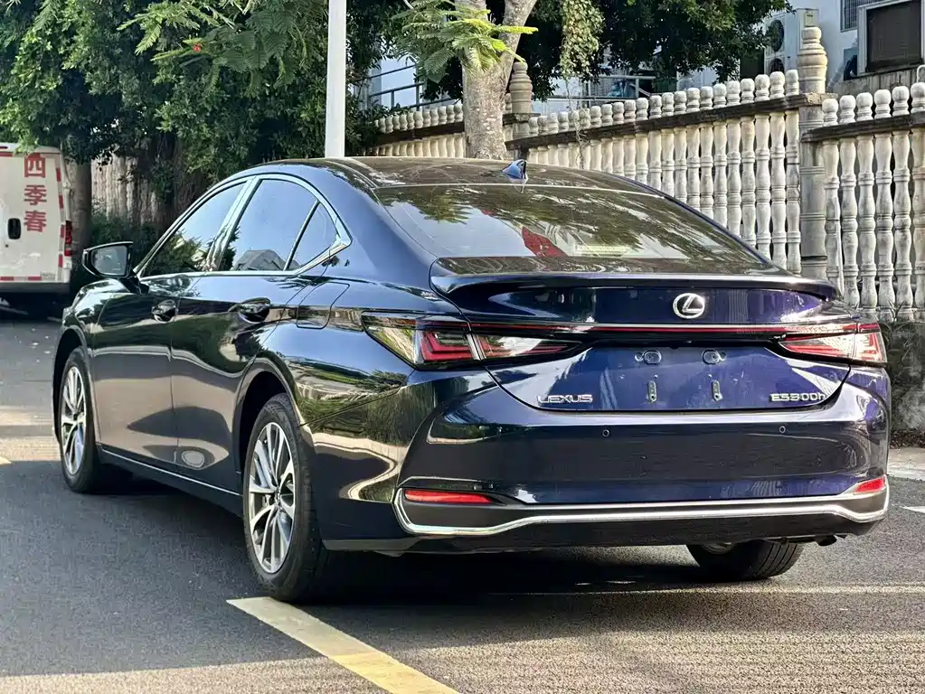 Lexus ES 2025 — фото 9