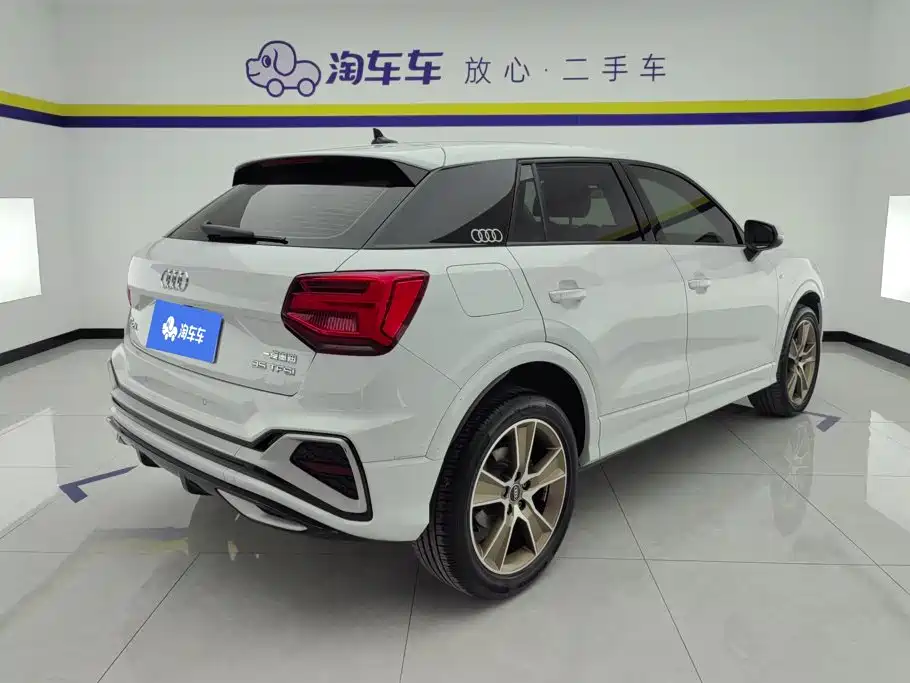 Audi Q2L 2023