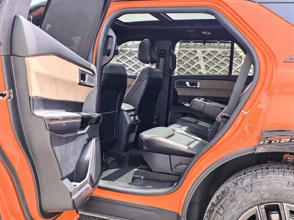 Ford Explorer 2024 — фото 15