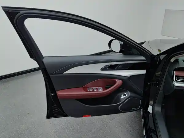 Hongqi H5 2025