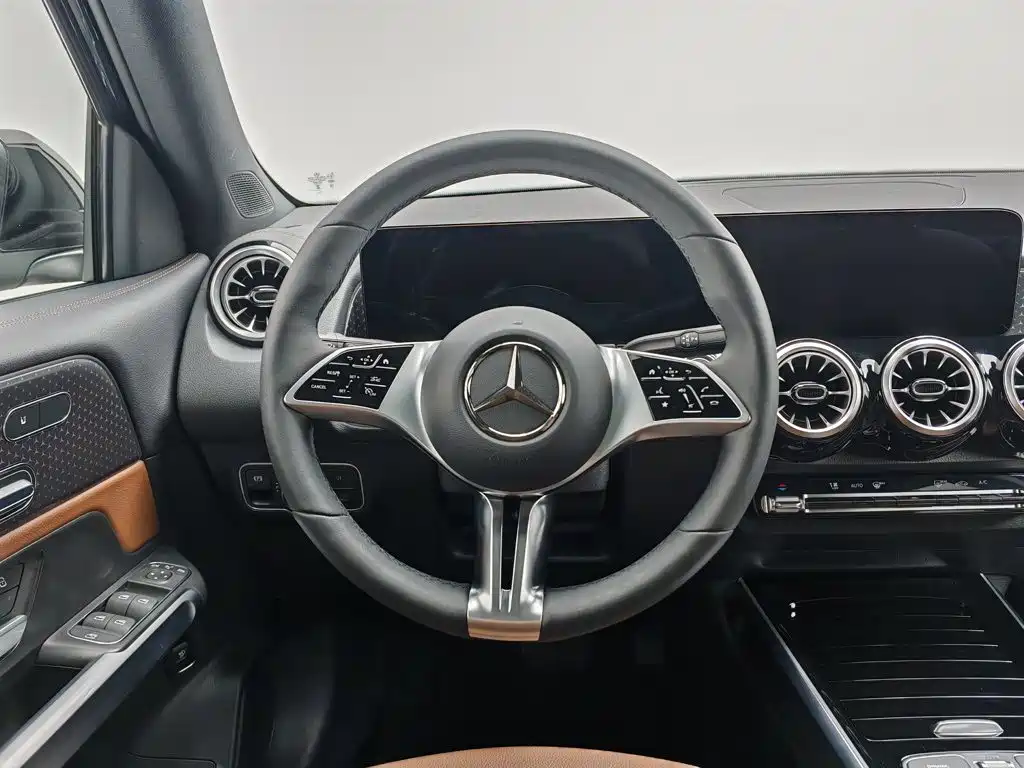 Mercedes-Benz GLB 2026 — фото 11