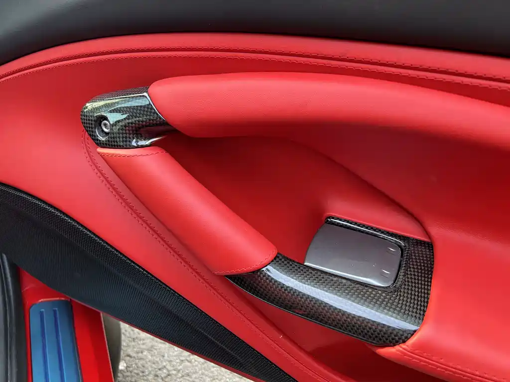 Ferrari F8 2023 — фото 12