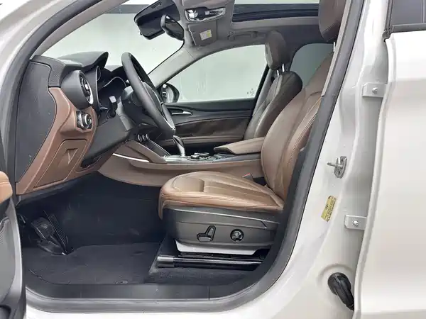 Alfa Romeo Stelvio 2017