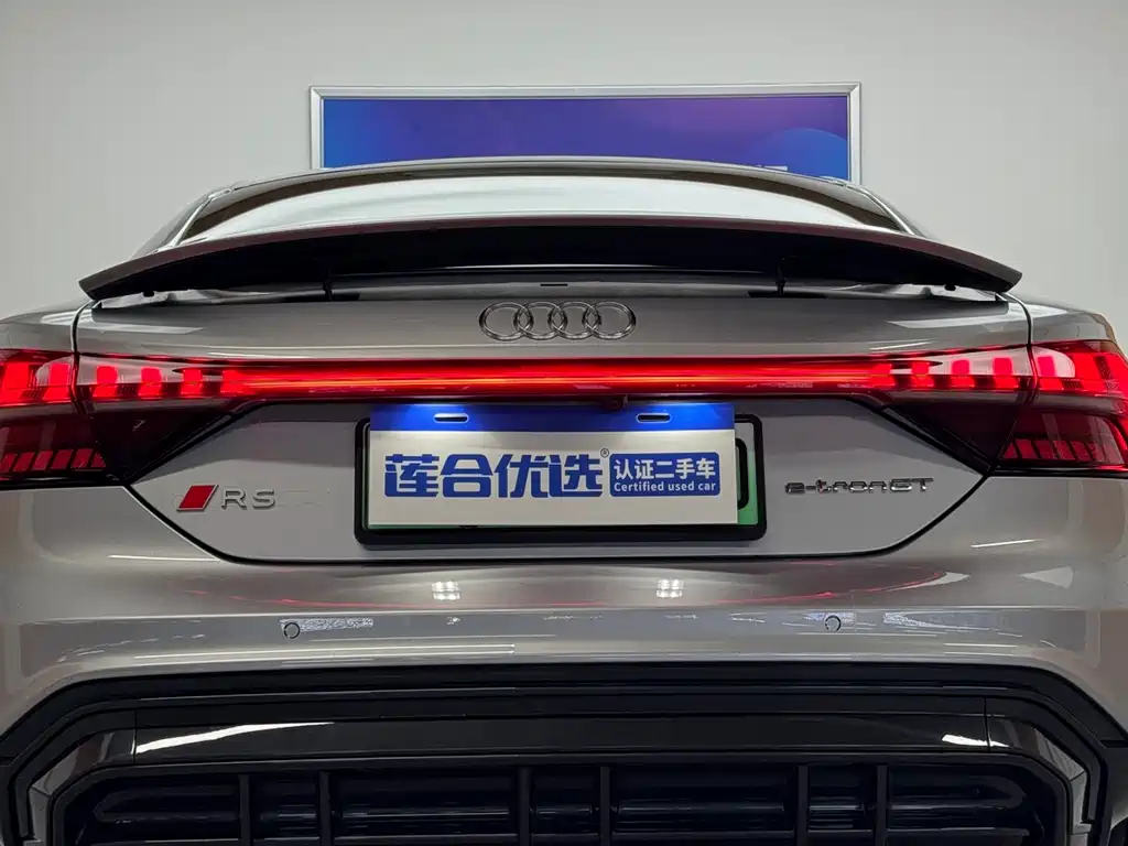 Audi e-tron GT 2024 — фото 11
