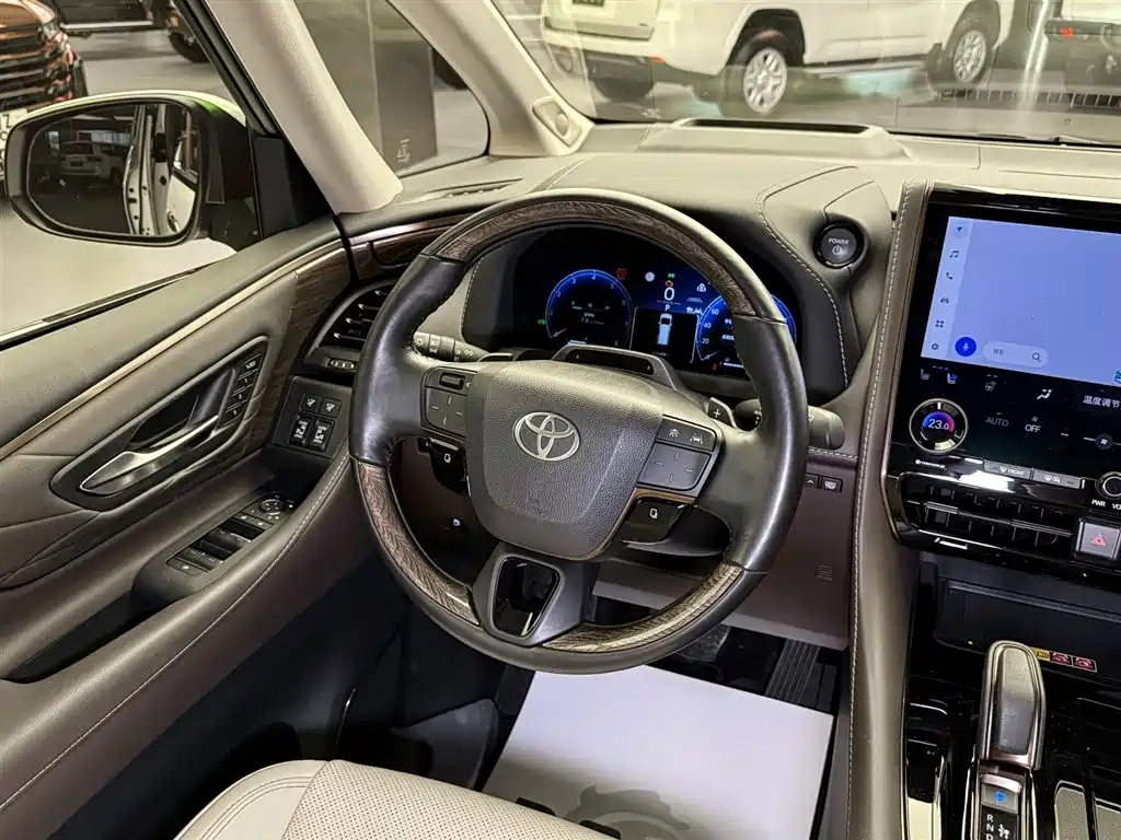 Toyota Alphard 2024 — фото 10