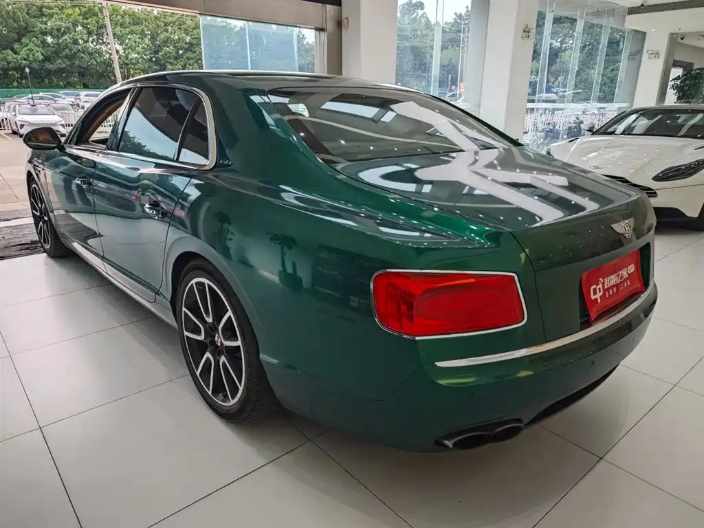 Bentley Flying Spur 2018 — фото 11