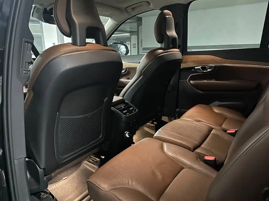 Volvo XC90 2020 — фото 15
