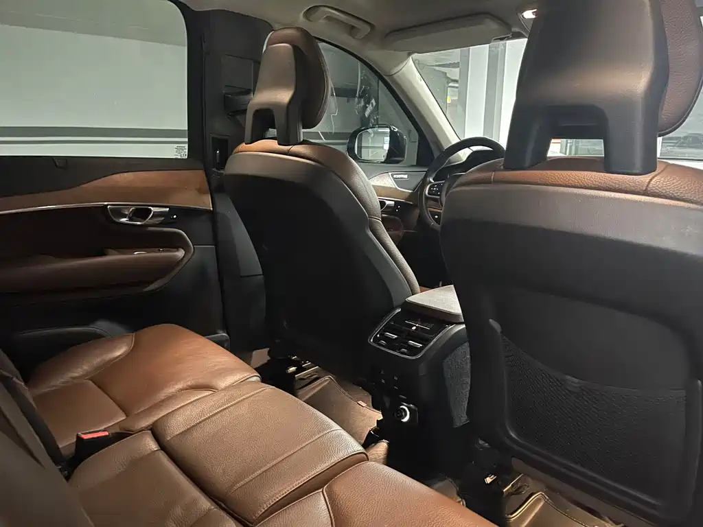 Volvo XC90 2020 — фото 20