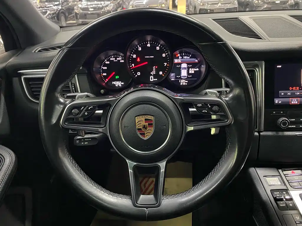 Porsche Macan 2016 — фото 10