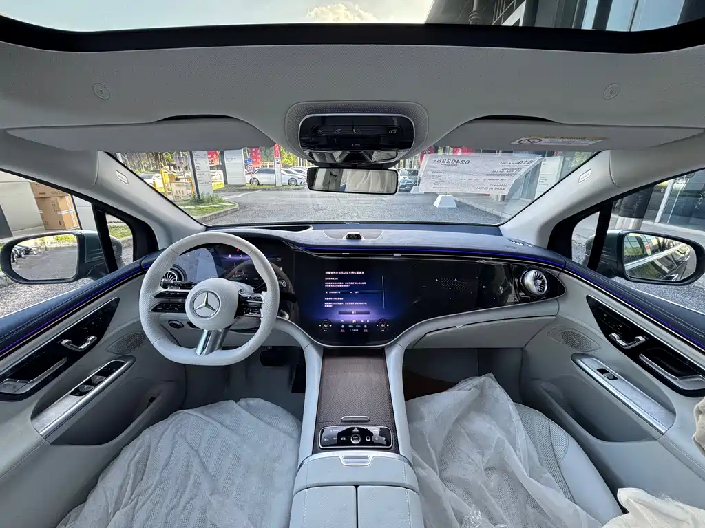 Mercedes-Benz EQE SUV — фото 13