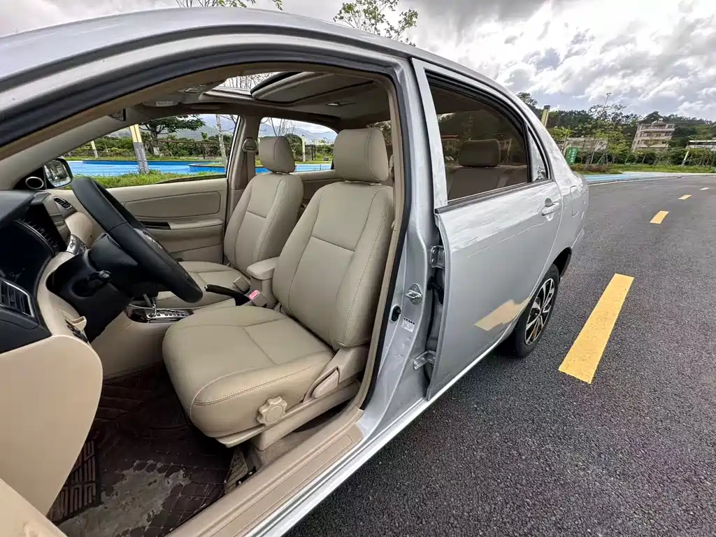 Toyota Corolla 2015 — фото 11