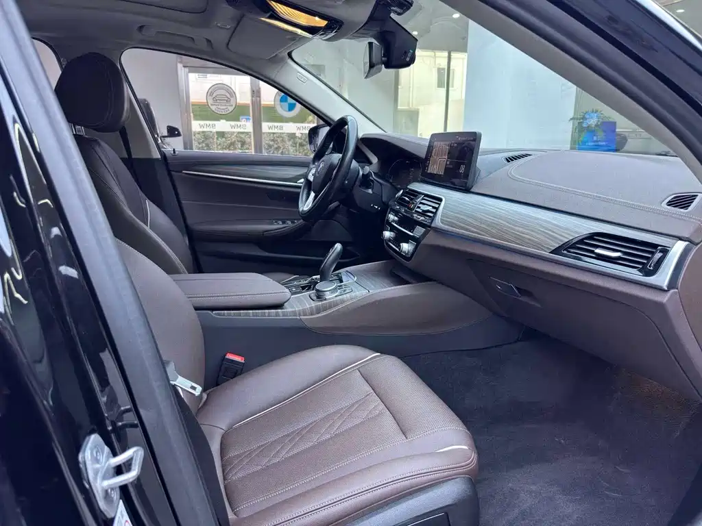 BMW 5 Series New Energy 2020 — фото 14