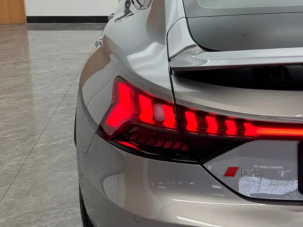 Audi e-tron GT 2024 — фото 10