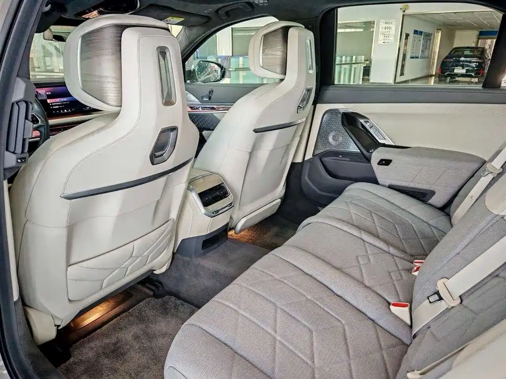 BMW i7 2022 — фото 11