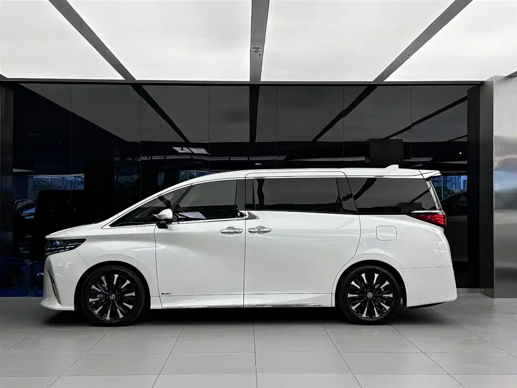 Toyota Alphard 2024