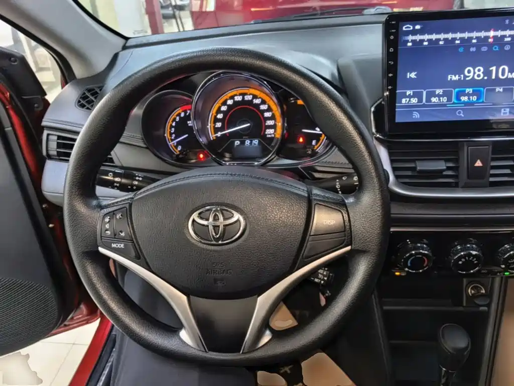 Toyota Yaris L 2023 — фото 11