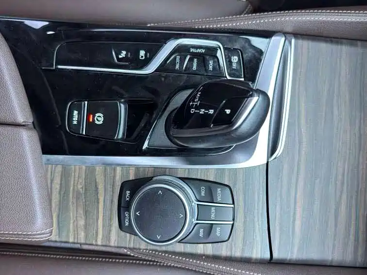 BMW 5 Series New Energy 2020 — фото 17
