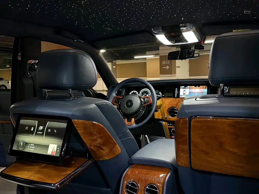 Rolls-Royce Phantom 2020 — фото 14