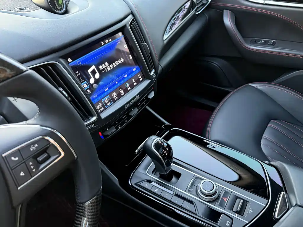 Maserati Levante 2017 — фото 13