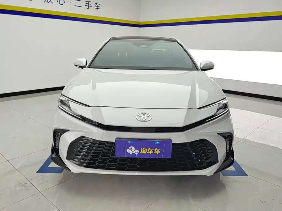 Toyota Camry 2025 — фото 2