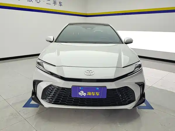 Toyota Camry 2025