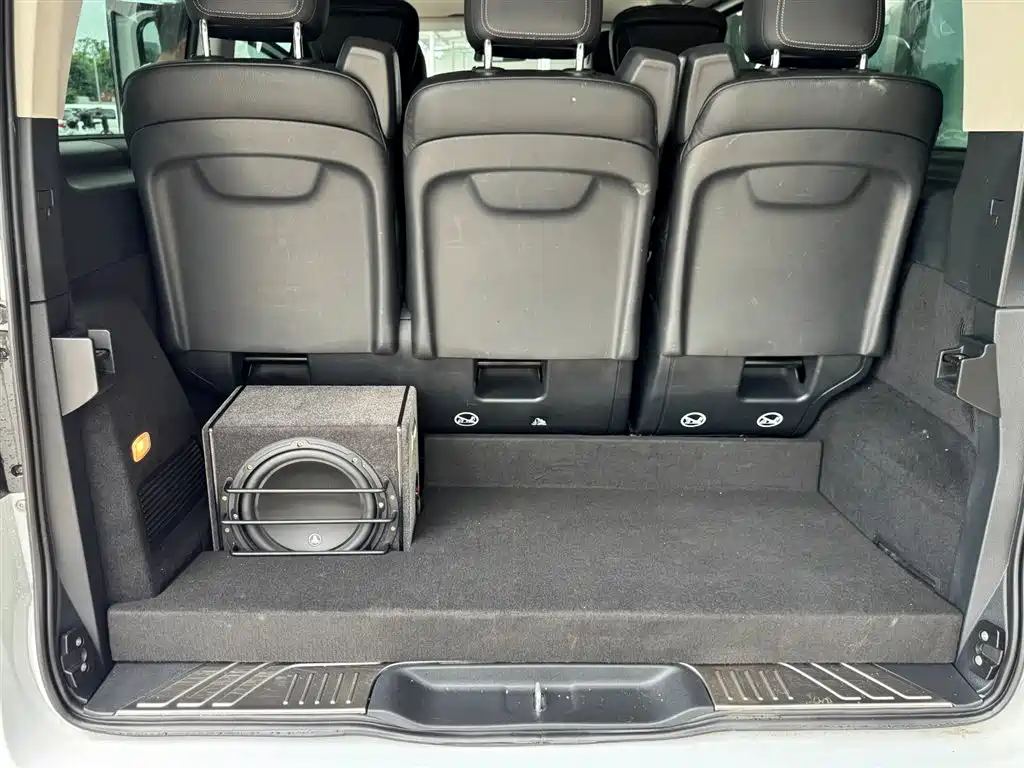 Mercedes-Benz V-Class 2019 — фото 17