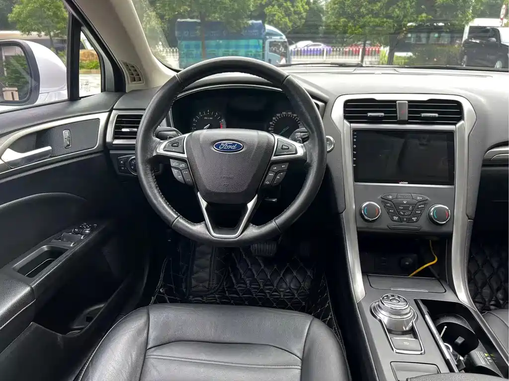Ford Mondeo 2017 — фото 11