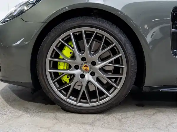 Porsche Panamera 2023