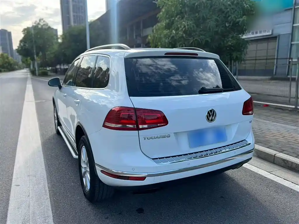 Volkswagen Touareg 2017 — фото 25