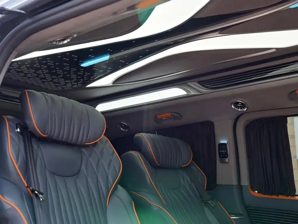 Mercedes-Benz V-Class 2024 — фото 13
