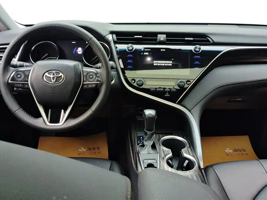 Toyota Camry 2021 — фото 12