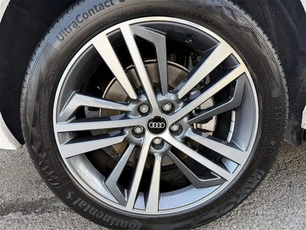 Audi Q5L 2023 — фото 13