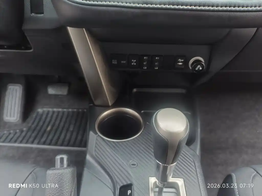 Toyota RAV4 2015 — фото 16