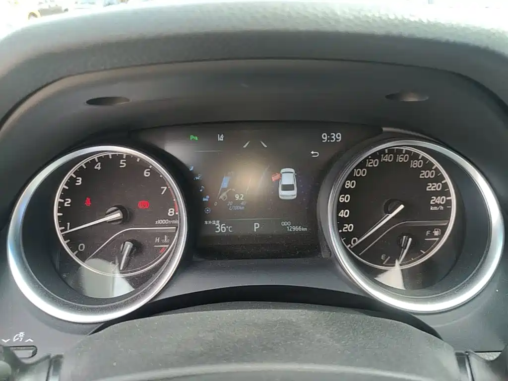Toyota Camry 2023 — фото 12