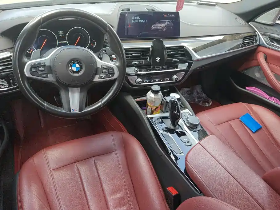 BMW 5 Series 2019 — фото 13