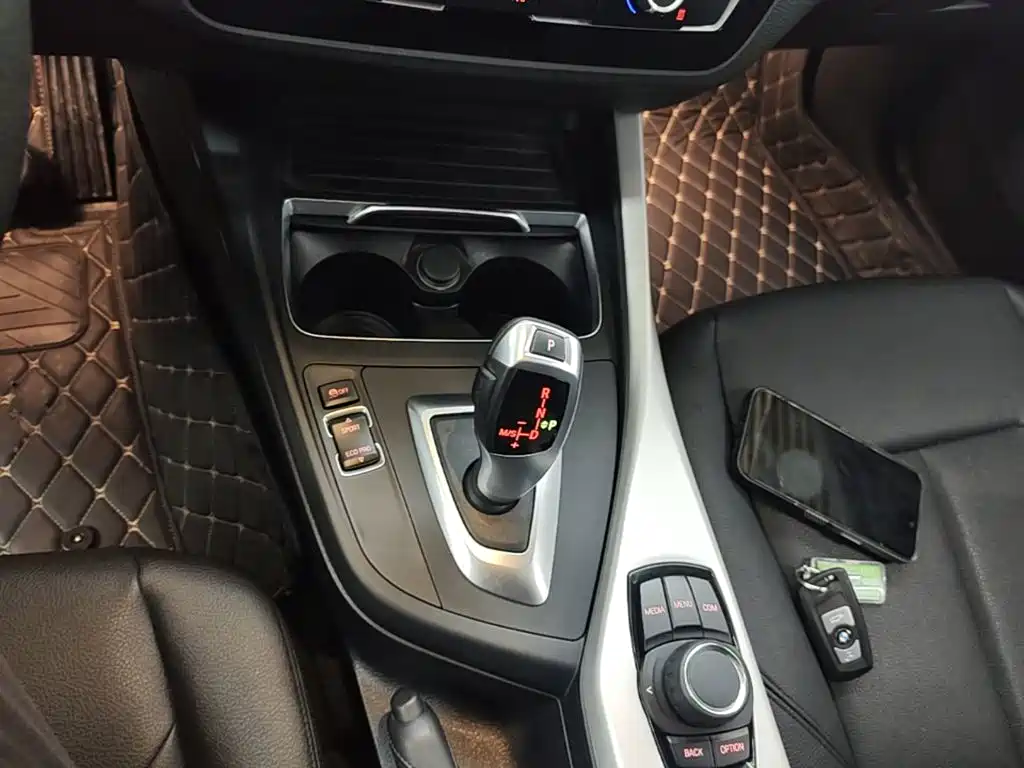 BMW 1 Series 2020 — фото 14