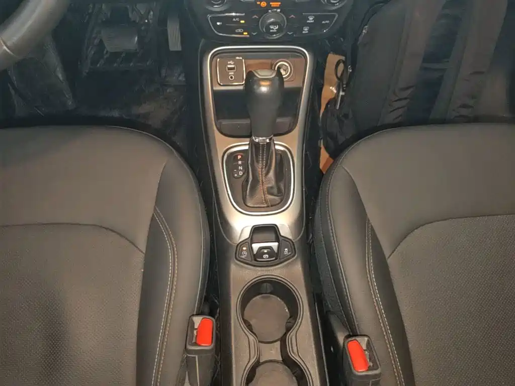 Jeep Compass 2018 — фото 14