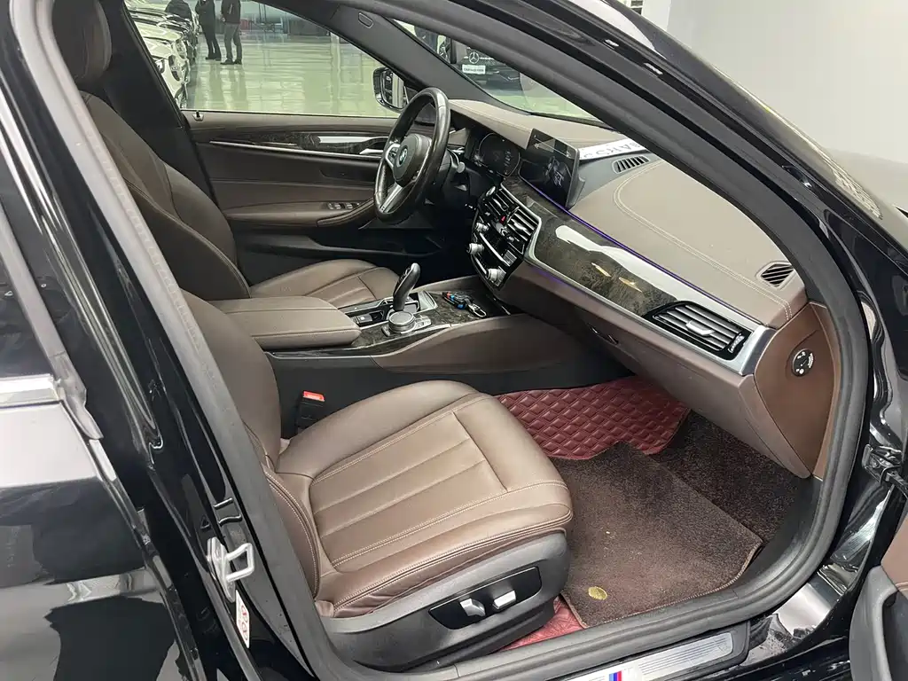 BMW 5 Series 2020 — фото 14