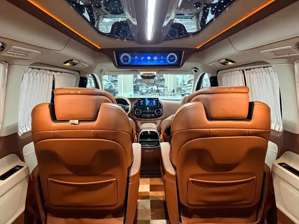 Mercedes-Benz Vito 2023 — фото 18