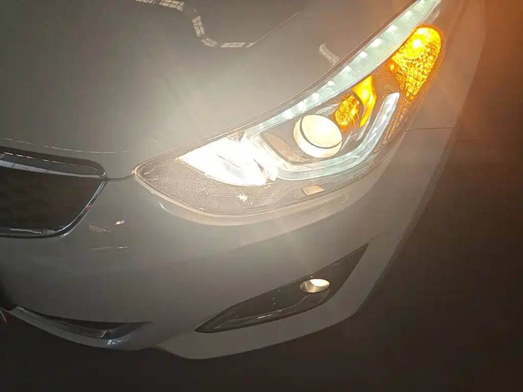Hyundai Elantra 2018 — фото 24