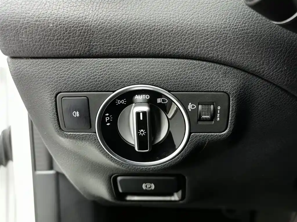 Mercedes-Benz GLA 2018 — фото 21
