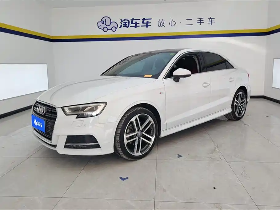 Audi A3 2018 — фото 1