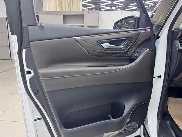 Toyota Alphard 2023