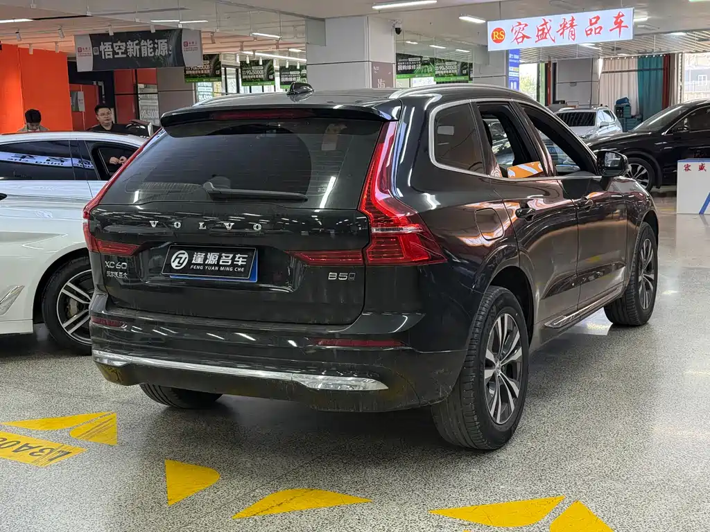 Volvo XC60 2022 — фото 16