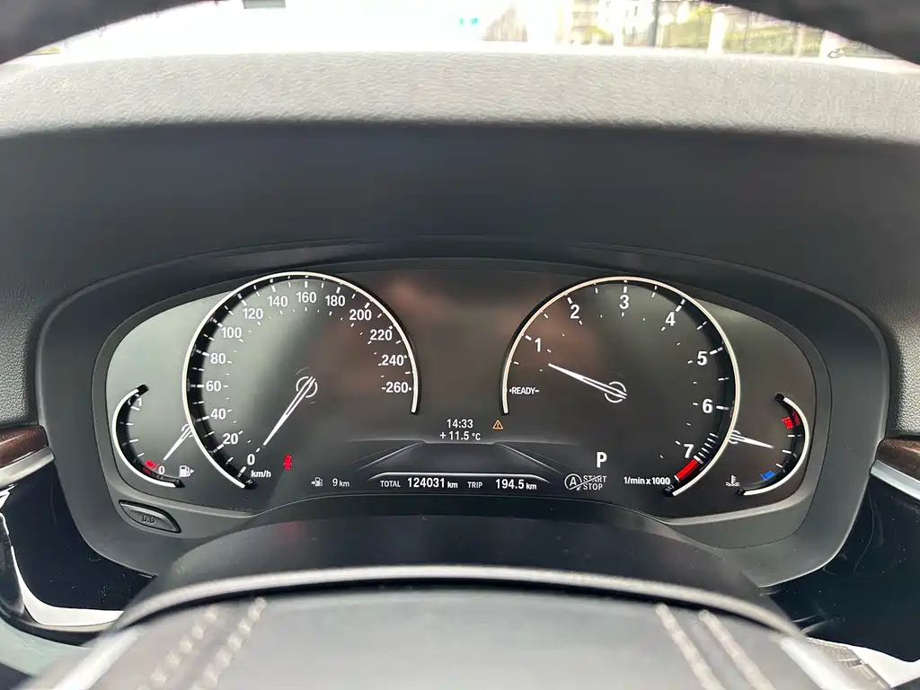 BMW 5 Series 2017 — фото 18